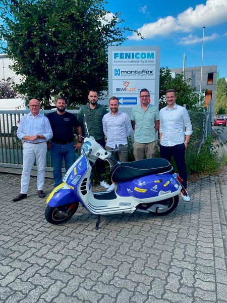 Gruppenbild mit den Fenicom-Mitarbeitern in Braunschweig (Bild: Herweck)