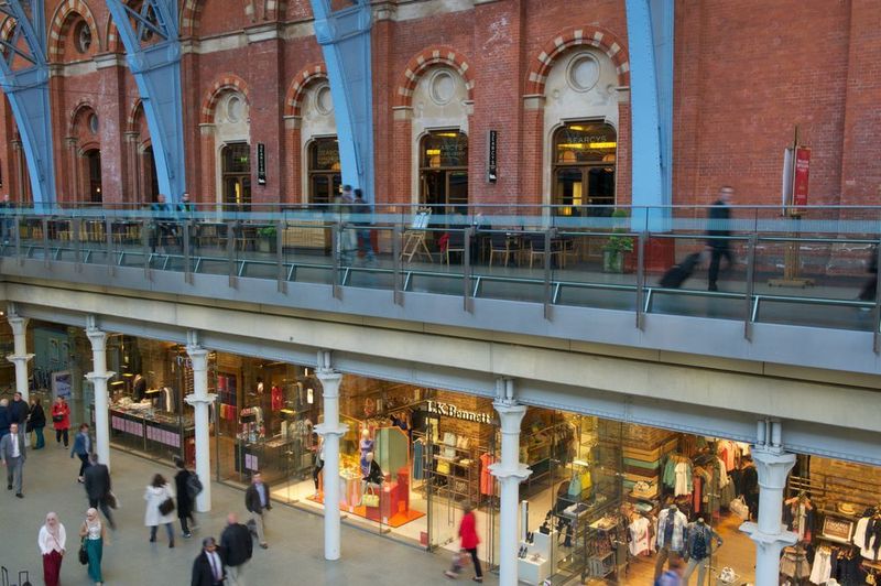 Er verfügt über mehr Geschäfte, als jeder andere britische Bahnhof (Xirrus)