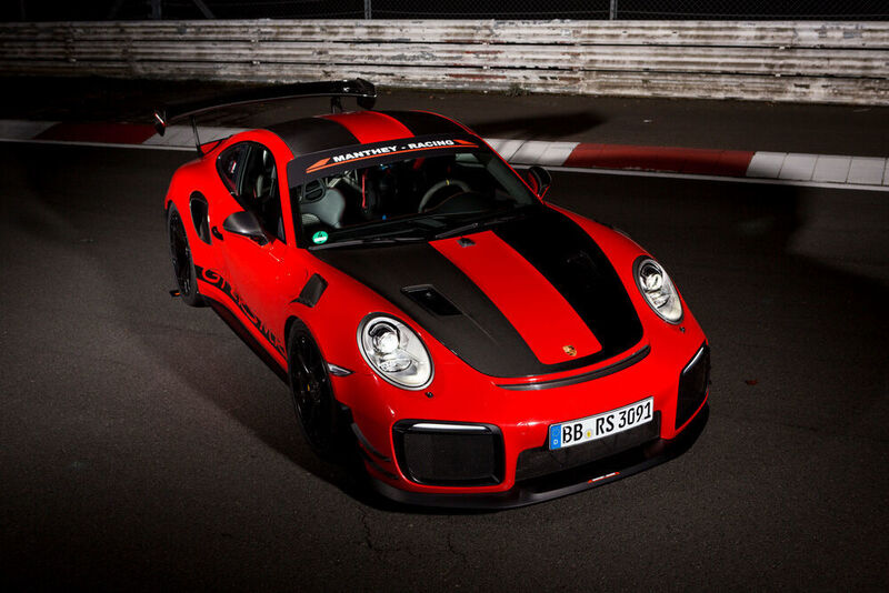 Der Porsche 911 GT2 RS war mit dem neuen Performance Kit von Manthey-Racing ausgestattet, ergänzt durch eine auf die Streckencharakteristik der Nürburgring-Nordschleife zugeschnittenen Gesamtabstimmung. (Porsche)