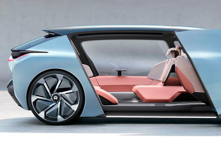 Das futuristisch gezeichnete Fahrzeug soll den Passagieren auf drei Sitzreihen reichlich Platz bieten. (Nio EV)