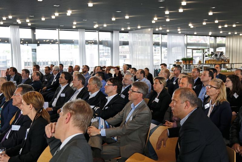 70 Gästen fanden sich am 26. April im Dozentenfoyer der ETH Zürch ein. (Dr. Acél & Partner)
