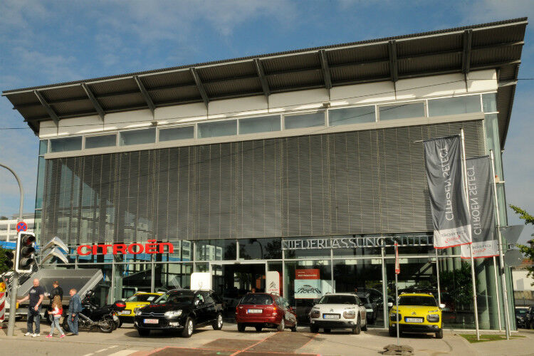 Auf der Stuttgarter Automeile am Pragsattel wollte Citroën mit einer Niederlassung Gas geben. Ende 2014 wurde der Betrieb eröffnet, dann ein Jahr später aber an die Domicil-Gruppe verkauft. (Citroën)