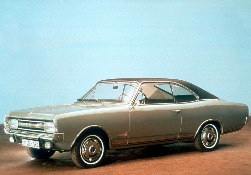 Opel Commodore A Coupé. (Opel )