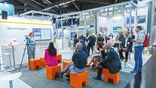 Auf rund 200 Quadratmetern präsentieren Zulieferer, Anlagenbauer und Lösungsanbieter Exponate für die Schüttgutindustrie, die für Effizienz, Ressourcenschonung und Zukunftsfähigkeit stehen. Unterstützt wird das Angebot durch weitere Aktionen (Bild von Powtech 2023) (Bild: NürnbergMesse / Frank Boxler)