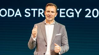 Skodas Vorstandschef Thomas Schäfer rechnet mit einer langsamen Besserung des Chip-Engpasses und einer wachsenden Zahl an Elektroauto-Verkäufen. (Bild: Skoda)