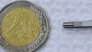 Bild 1: Bei Braunform bringt eine Schleifmaschine Amada Meister G3 hochkomplexe und filigranste Werkzeugbaukomponenten präzise auf Endkontur. (Bild: Amada)