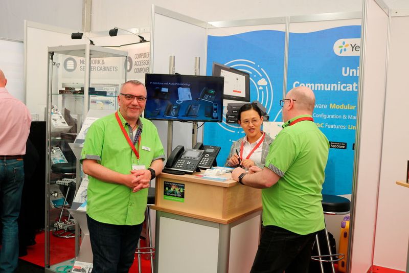 Oliver Skarupa  am Stand von Yeastar  (MichaelTelecom)