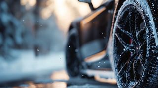 Ob Schnee, Hitze oder Staub: Die Komponenten im Fahrzeug müssen auch unter herausfordernen Bedingungen funktionieren. Das lässt sich im Vorfeld bereits simulieren. (Bild: Stanley - stock.adobe.com)