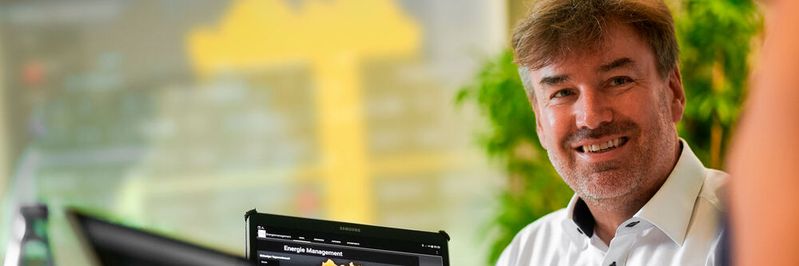 Siegfried Wagner, Geschäftsführer der in-integrierte informationssysteme GmbH und Pressesprecher des SEF Smart Electronic Factory e.V., setzt zum Vorantreiben der Digitalisierung verstärkt Förderprojekte in Konsortien auf die Agenda. (Bild:  Bjørn Jansen)