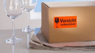 Dieses neue Warnetikett von Avery Zweckform signalisiert jedem an der Lieferkette Beteiligten: „Vorsicht zerbrechlich“. (Avery Zweckform)