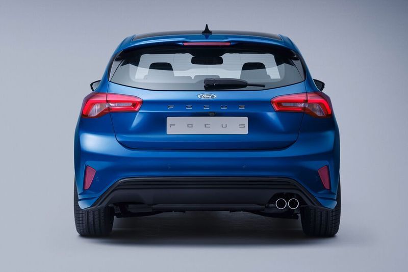 Hinten trägt der Focus den Modellnamen stolz und breit auf der Heckklappe. (Ford)
