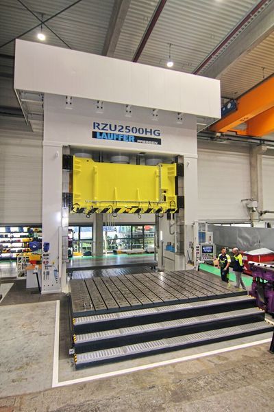 The 2,500-ton tryout press from Lauffer at Wagon with an extended moving table. (Image:Lauffer)