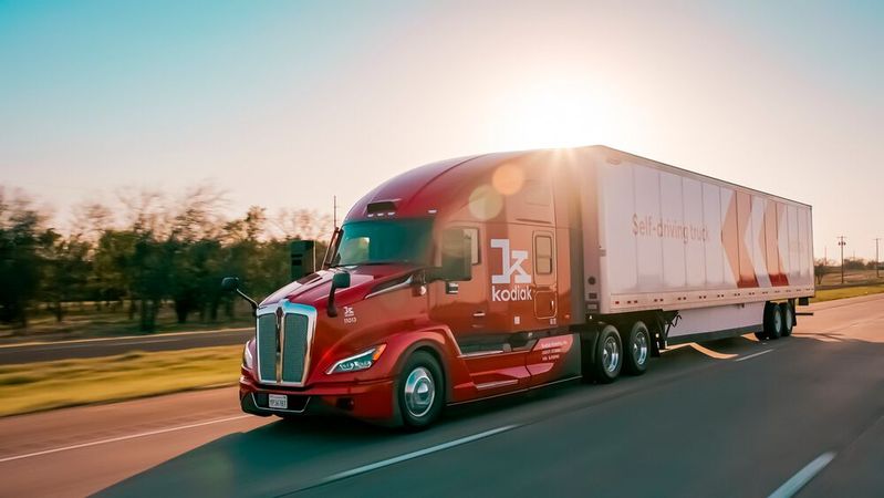 Kodiak Robotics hat gemeinsam mit dem Logistikdienstleister Maersk eine neue autonome Frachtroute aufgenommen.(Bild:  Kodiak Robotics)