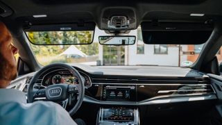 Gentex hat aus der Technik von Rauchmeldern ein beachtliches Automotive-Portfolio entwickelt. Dazu gehören kamerabasierte Rückspiegel und dimmbares Glas. (Bild: Gentex GmbH)