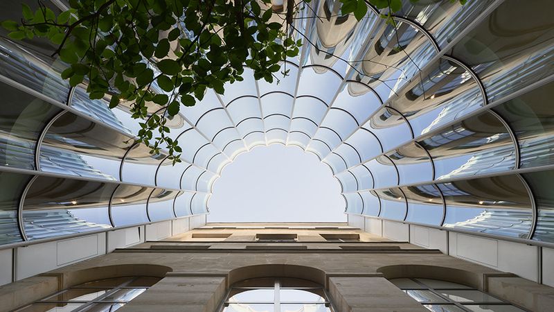 Die neue Vorhangfassade der Pariser „Chambre des Notaires“ soll den Übergang zwischen Historie und Moderne symbolisieren.(Bild:  Jared Chulski)