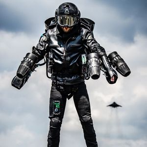Das Antriebssystem hat eine Leistung von 1.000 PS und ermöglicht damit laut Hersteller Fluggeschwindigkeiten von über 70 km pro Stunde.