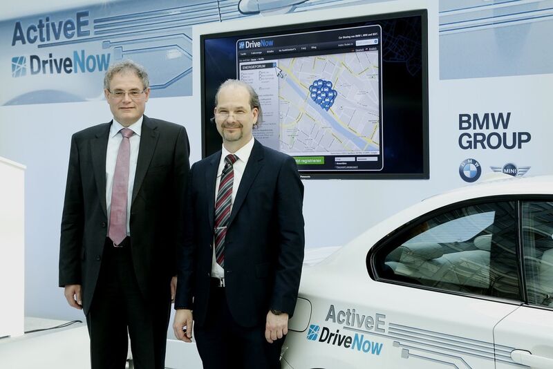 Ab dem 5. Juni 2013 werden 40 BMW ActiveE in die Berliner DriveNow Flotte integriert. v.l. Dr. Norbert Salomon, Bundesumweltministerium,  und Dr. Joachim Kolling, Leiter Carsharing BMW i. (BMW)