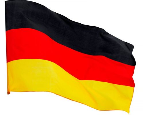 Die deutsche Flagge hängt konjunkturell nicht mehr ganz so schlapp am Mast. Denn laut Anlaysten gab es im ersten Quartal 2024 leichten Aufwind. Doch allzuviel sollte man von der weiteren Entwicklung der deutschen Wirtschaft in diesem Jahr nicht erwarten ...(Bild:  Flaggomator)