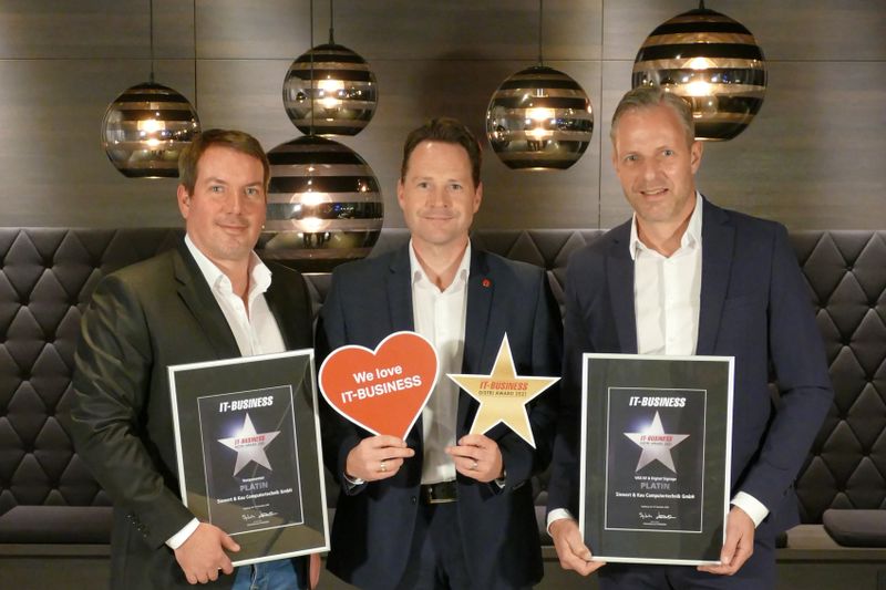 Das Team Siewert und Kau, (v. l.) Oliver Kau, Markus Hollerbaum und Björn Siewert, holen PLATIN in der Kategorie 