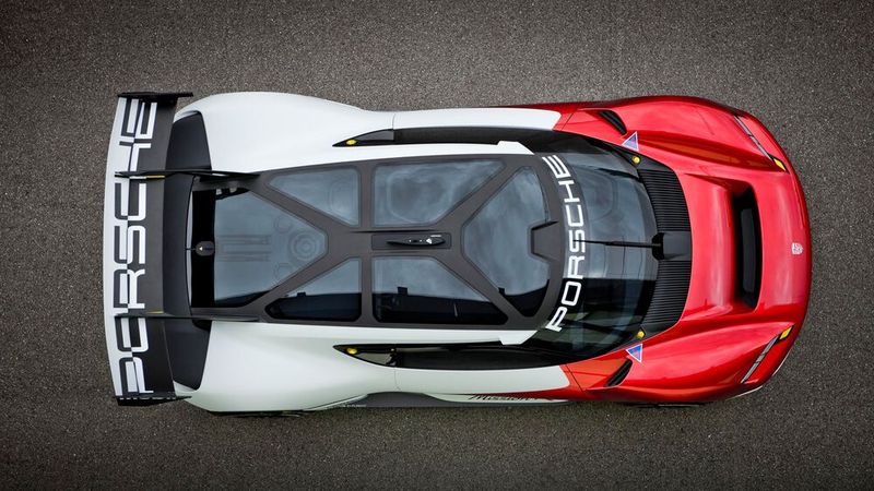 Das sogenannte „Exoskelett“ bildet das Dach und rahmt dort sechs transparente Segmente aus Polycarbonat ein.  (Bild: Porsche)