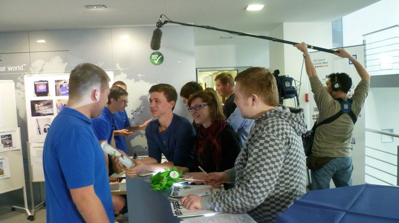 Die Energiescouts stellen sich beim Green Day vor. (Bild: EBM-Papst)