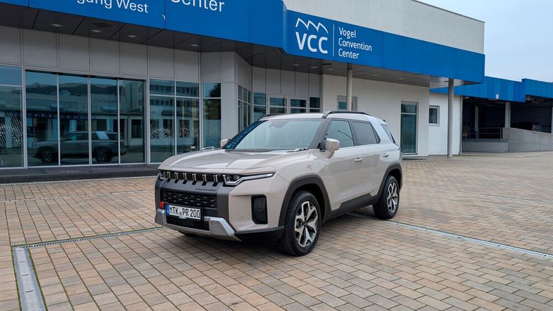 Die Geräuschkulisse ist dadurch allerdings recht hoch, denn der Motor wird beim Gas geben sehr schnell knurrig und laut. (Bild: Mauritz - VCG)