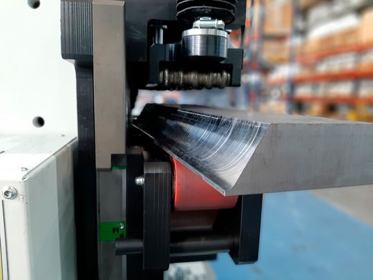 Wer präzise und schnell zu hochwertigen Fasen an Blechen und Rohren kommen möchte, der sollte sich auf der Messe Schweissen + Schneiden in die Halle 8 begeben. Denn dort stellt das Unternehmen Cevisa gleich mehrere produktive Verfahren und Systeme dafür vor.(Bild:  Cevisa)