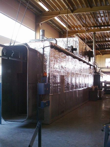 Pulvertrocknungsofen nach dem Nachrüsten. Die Isoliermatten lassen sich auf Metalloberflächen kleben, die bis zu 100 °C aufgeheizt werden. (Archiv: Vogel Business Media)