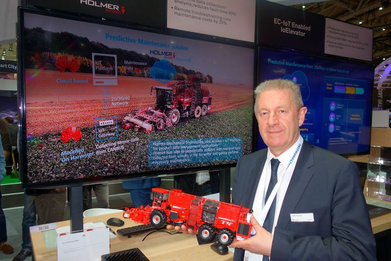 Wie ein komplett vernetzter Vollernter effizienter arbeitet, war am Stand von Huawei zu erleben.  (Bild: Markus Dalke)