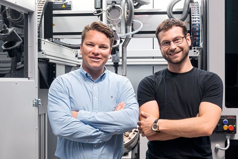 Sind vom generativen Verfahren ihres Unternehmens Gefertec überzeugt: Vertriebsingenieur Marcus Ortloff (l.) und Martin Lange, Projektingenieur Produktentwicklung. (Peiseler)