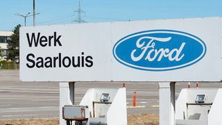 Die 1.700 Ford-Mitarbeiter aus Saarlouis, die in den nächsten Monaten ihren Job verlieren werden, können jetzt aufatmen. Fenn der Schritt in eine Transfergesellschaft ist geschafft, wie Ford der dpa sagte. Hier mehr zu den Details ... (Bild: Ford)