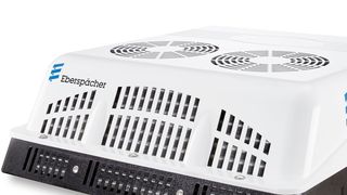 Die kompakte Dachklimaanlage Duratronic ist besonders für den Einsatz in Land- und Baumaschinen geeignet. (Michael Sälzer / Eberspächer)