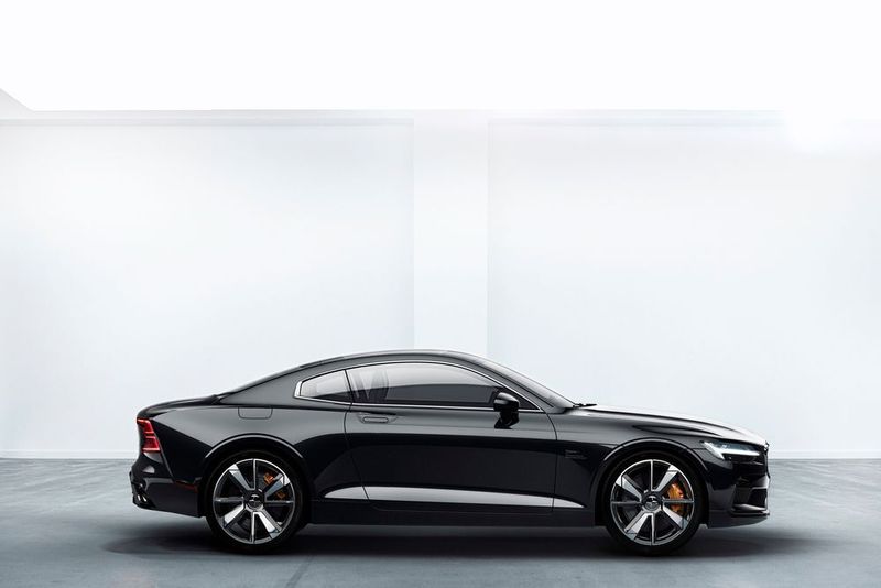 Das elegante Coupé ist 4,50 Meter lang. Im Vergleich zum Volvo S90 L, der in China vermarktet wird, ist der Radstand des Polestar 1 32 Zentimeter kürzer.  (Volvo)