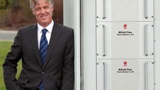 Dr. Thomas Steffen, Geschäftsführer Forschung und Entwicklung bei Rittal: „Das Ri-Cell-Flex-System bietet erstmalig eine Anwendungskombination als Notstromanlage und Energielieferant für Regelenergie.“ Bild: Rittal (Archiv: Vogel Business Media)