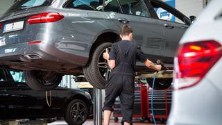 Die enorm gestiegenen Energiekosten machen den Kfz-Betrieben zu schaffen. Der ZDK fordert Entlastung und rät den Unternehmen zugleich, Einsparmöglichkeiten zu prüfen.  (Bild: ProMotor)