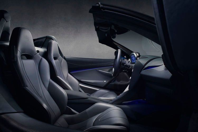 Im Innenraum verändert sich im Vergleich zum bereits bekannten 720S Coupé nichts. (Bild: McLaren)