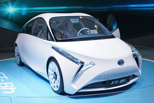 Wandlungsfähiger Hybrid: Pionier Toyota zeigt an Bord der Kleinwagenstudie FT-Bh die Kombination eines Elektromotors und eines Zweizylinderbenziners. (sp-x)