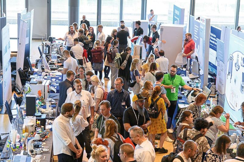 Über den Tag hinweg sammelte sich eine Gesamtzahl von 1.000 Teilnehmern.   Mehr Infos zu den kommenden LAB-SUPPLY-Messen finden Sie auf www.lab-supply.info (Bild: Stefan Stark)