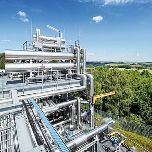 Sachsen macht mobil: An der TU Bergakademie Freiberg betreibt CAC zeitweise eine Demonstrationsanlage, die pro Monat etwa 50 Tonnen klimaneutralen Retortensprit produzieren kann.