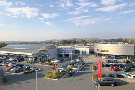 Der große Hauptstandort von Motor-Nützel befindet sich in Bayreuth.(Bild:  Motor-Nützel)