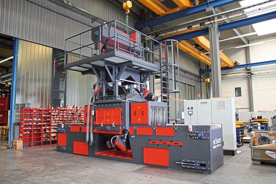 Die kontinuierliche Erweiterung des Strahlangebots mit modernsten Anlagen – hier eine Drahtgurt-Durchlaufanlage RDGE 1000-4 – ermöglicht B+S Metallbearbeitung, auch komplexe Bauteile mit optimalen Ergebnissen wirtschaftlich zu bearbeiten und damit die Marktposition auszubauen. Die kontinuierliche Erweiterung des Strahlangebots mit modernsten Anlagen – hier eine Drahtgurt-Durchlaufanlage RDGE 1000-4 – ermöglicht B+S Metallbearbeitung, auch komplexe Bauteile mit optimalen Ergebnissen wirtschaftlich zu bearbeiten und damit die Marktposition auszubauen.