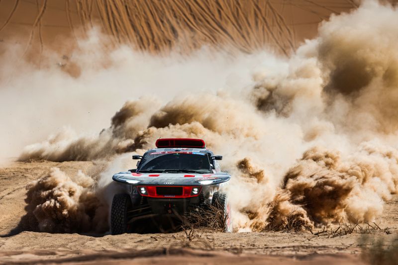 Der Audi RS Q e-tron war 2024 das erste Auto, das die Rallye Dakar mit elektrischem Antrieb, Hochvoltbatterie und Energiewandler gewonnen hat.   (Bild: Audi Sport GmbH)