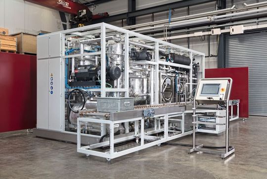 Vapic-Reinigungsanlagen würden individuell auf die spezifischen Aufgabenstellungen der Kunden zugeschnitten. Im Angebot seien wässrige, lösungsmittel-basierte, kombinierte Kammer- oder Durchlaufanlagen für unterschiedlichste Branchen und Anwendungen inklusive Vapic-Reinigungsmedien.(Bild:  Vapic)