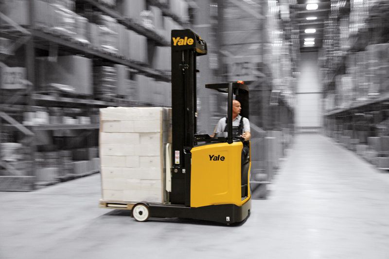 Mit dem neuen MR-Schubmaststapler will Yale weitere Marktanteile gewinnen und setzt dabei auf eine neue Hubhöhe und geringere Mietkosten. (Bild:Yale)