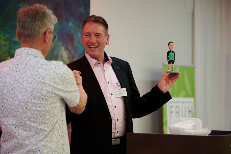 Impressionen vom ELEKTRONIKPRAXIS Frühlingsfest 2023 im Ketterer Kunst mit der Verabschiedung von Johann Wiesböck.  (Bild: © EYE AM CHRIS)