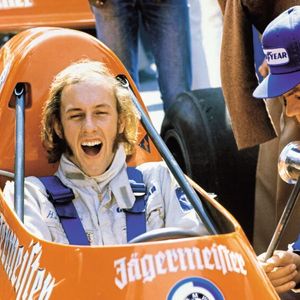 Als Rennfahrer für Rundstrecken engagierte die BMW Motorsport GmbH unter anderem Hans-Joachim Stuck. (Bild:  BMW AG)