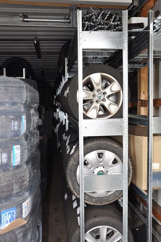 Ordentlich: Das Reifenlager des Autohauses Brucker. (Foto: Wehner)