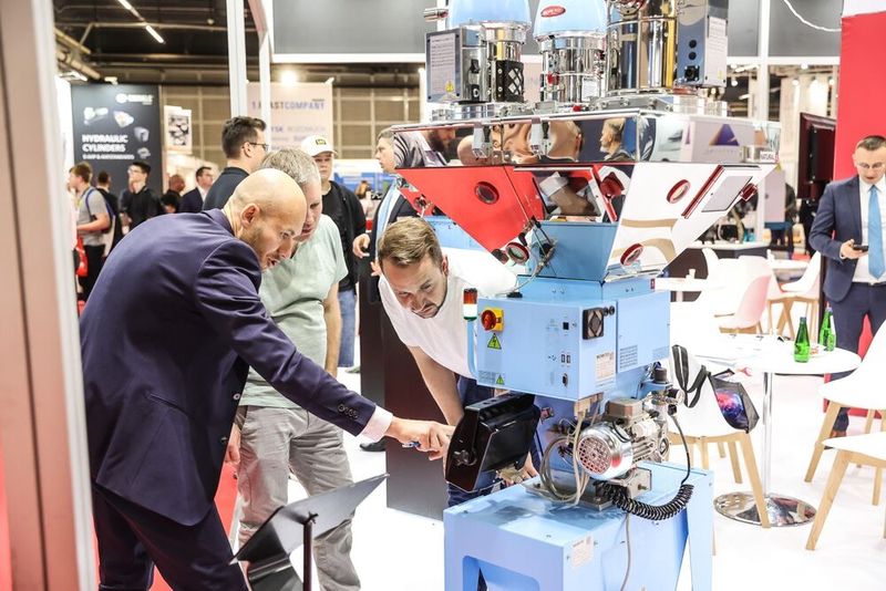 Machinery, materials and innovation on display as Plastpol celebrates three decades of international growth. (Source: Targi Kielce)