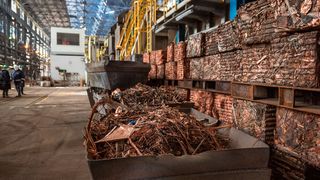 Da Stahl – genauso wie Aluminium – ohne Qualitätsverluste beliebig oft recycelbar ist, können aus einem nicht mehr gebrauchten Produkt immer wieder andere Produkte entstehen. (P.DZIURMAN)