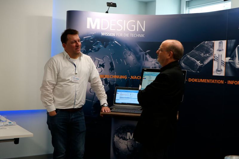 Die Pausen boten Gelegenheit, die Ausstellung zu besuchen, sich mit den Referenten zu unterhalten und zu netzwerken.  (J. Pfeiffer/konstruktionspraxis)